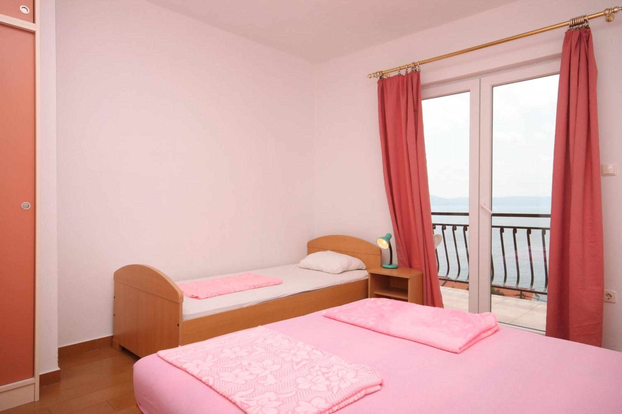 Apartments with a parking space Zivogosce - Porat, Makarska - 6700 Igrane Pokój zdjęcie